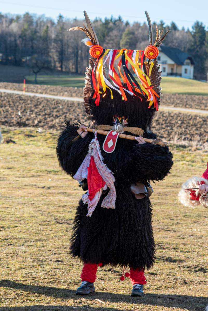 Valerija, skrita pod opremo